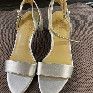Naturalizer Silver Sandals size 6 rrr